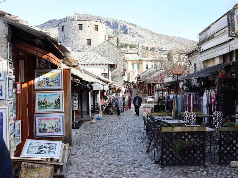 Czy bezpiecznie jest w Bośni? Poznaj prawdę o zagrożeniach dla turystów