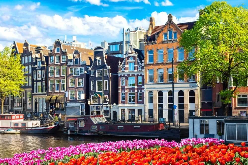 Gdzie polecieć na weekend? Sprawdź najlepsze kierunki i zaoszczędź czas