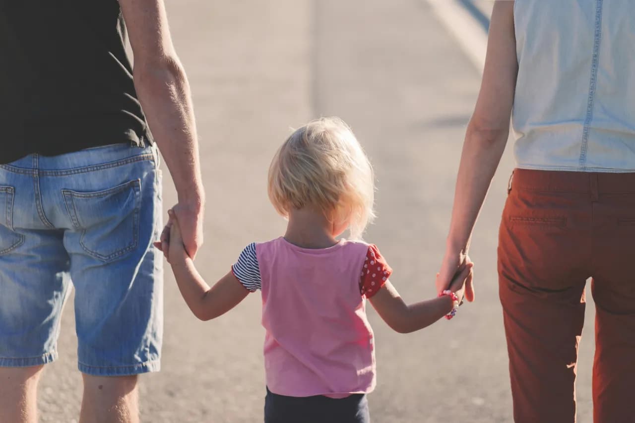 Rodzinne wakacje bez stresu – dlaczego ubezpieczenie na wyjazd to inwestycja w spokój?