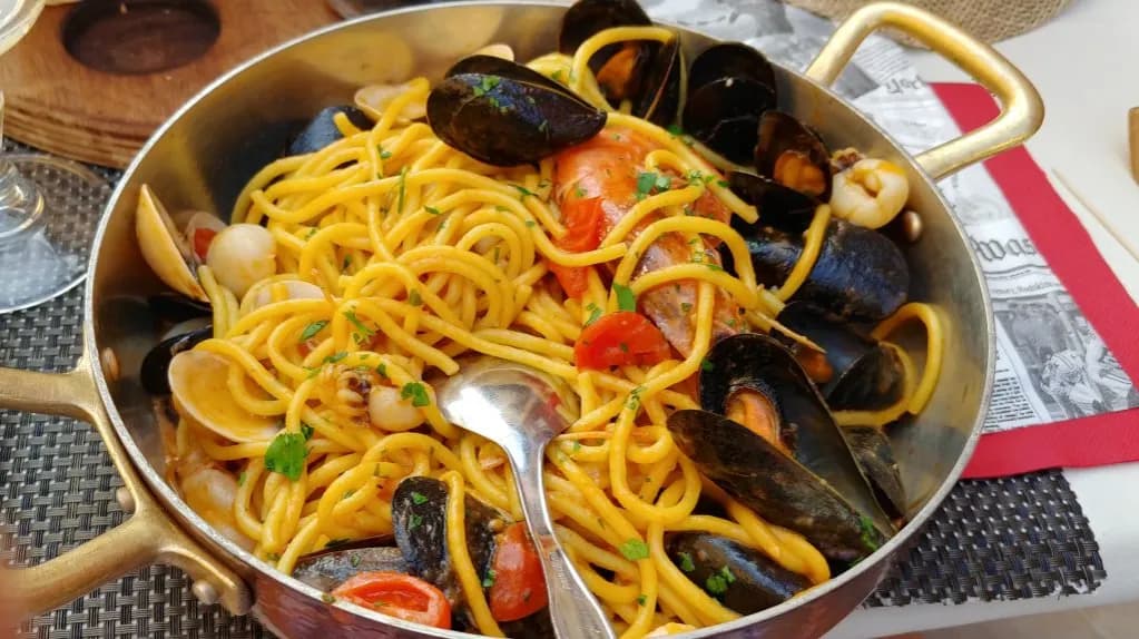 Gdzie zjeść w Riva del Garda? Odkryj najlepsze restauracje i smaki