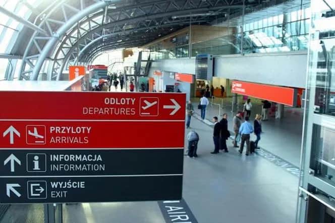 Najlepsze sposoby dojazdu z Warszawy na lotnisko Modlin – oszczędź czas i pieniądze