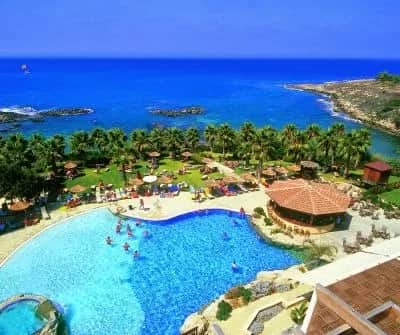 Gdzie polecieć w kwietniu? Najlepsze destynacje na wiosnę bez niespodzianek